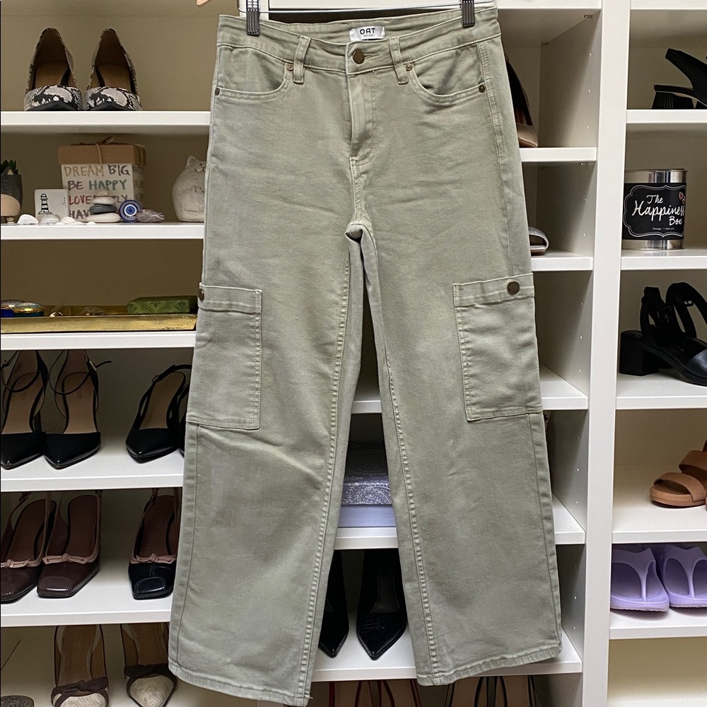 Oat New York Sage Green Trousers. EUC. Size 27